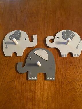 Source Unknown Gray and White Elephant Wall Hooks